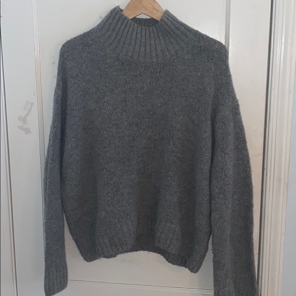 H&M Gray Turtleneck Sweater